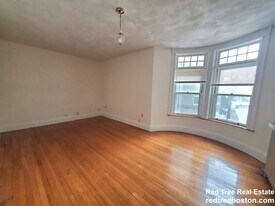 1677 Beacon St in Brookline, MA - Building Photo