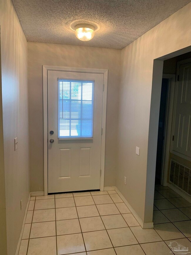 25 Cactus Rd in Mary Esther, FL - Building Photo - Building Photo