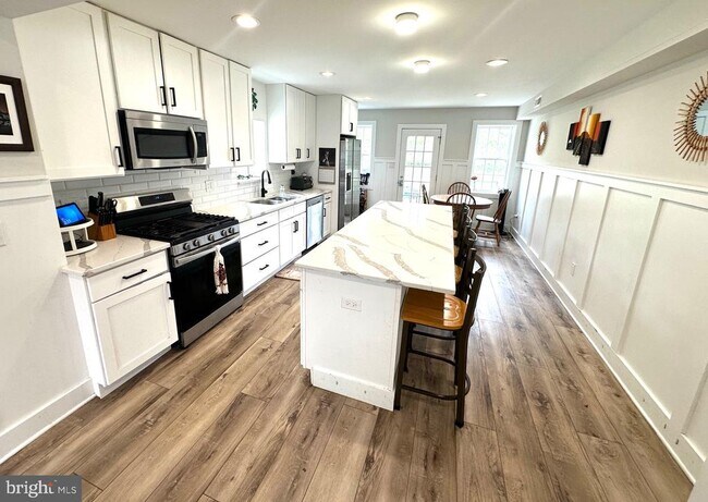 property at 842 E Cathedral Rd