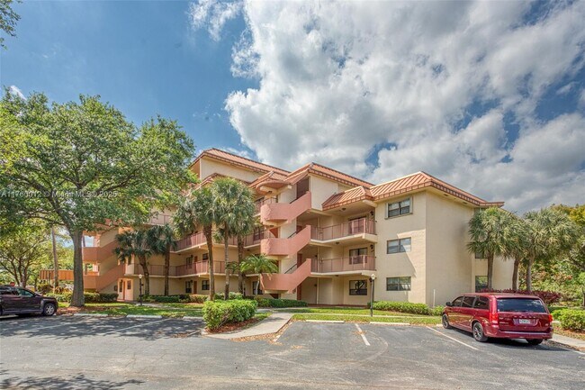 7401 NW 16th St in Plantation, FL - Building Photo - Building Photo