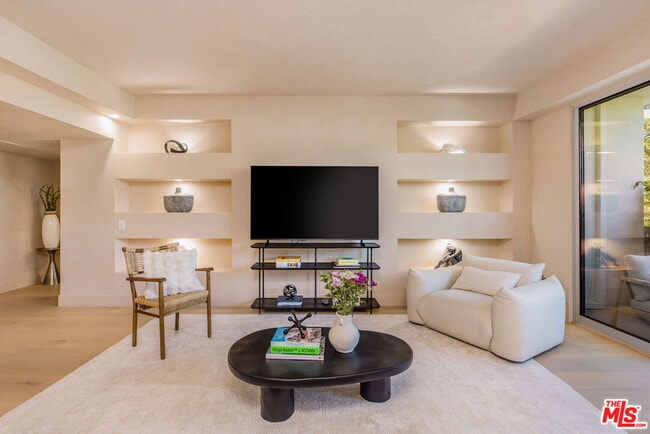 818 N Doheny Dr in West Hollywood, CA - Building Photo - Building Photo