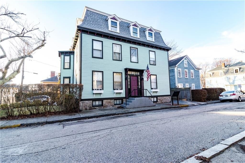 21 School St in Newport, RI - Building Photo