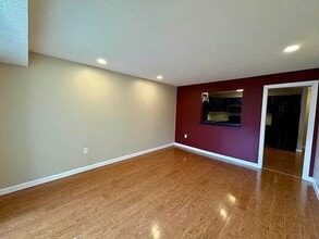2 Roedean Dr, Unit 304 in Nashua, NH - Building Photo - Building Photo