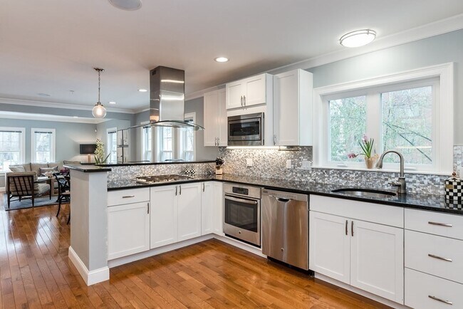 143 Williams St in Boston, MA - Building Photo - Building Photo