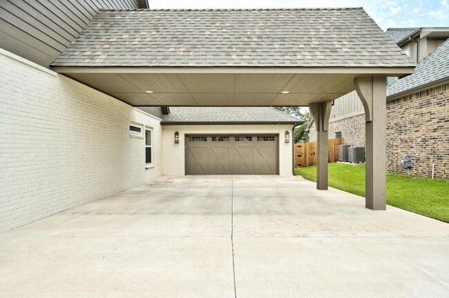 4001 Stone Hl Ln in Edmond, OK - Building Photo - Building Photo