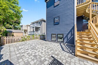 70 Stanley Ave, Unit 1 in Medford, MA - Foto de edificio - Building Photo