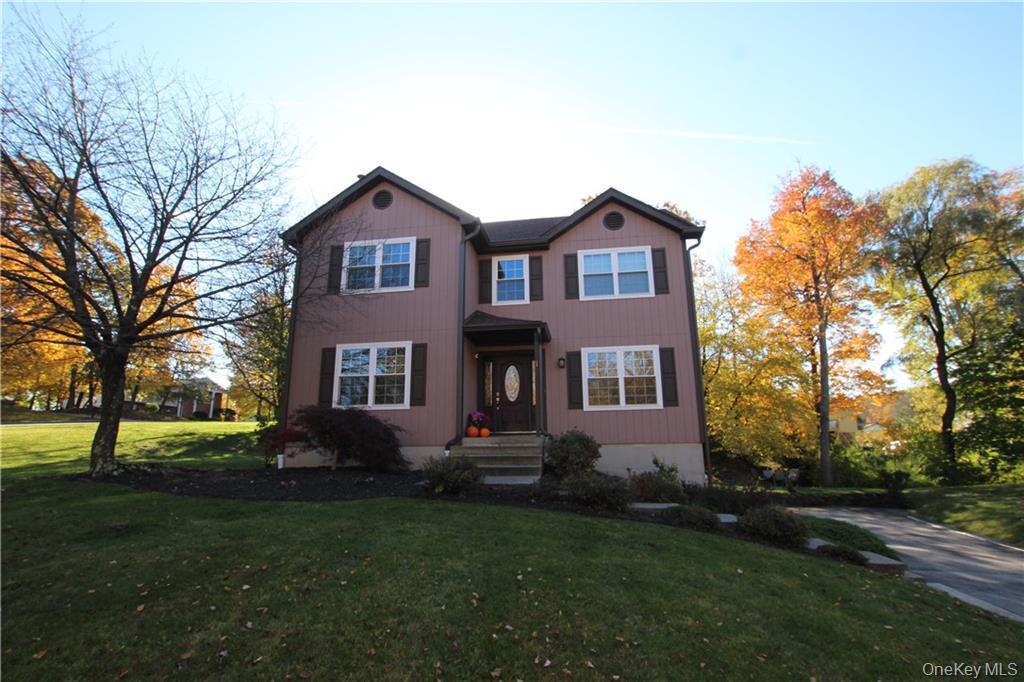 1 Lincoln Ct in Woodbury, NY - Building Photo