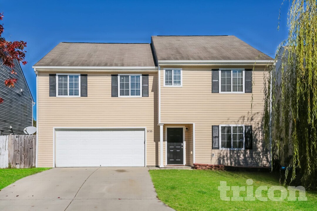 3733 Eskdale Dr in High Point, NC - Building Photo