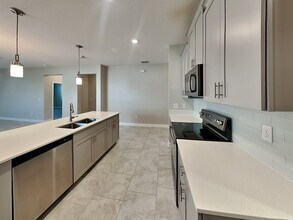 490 Brunswick Dr in Davenport, FL - Building Photo - Building Photo