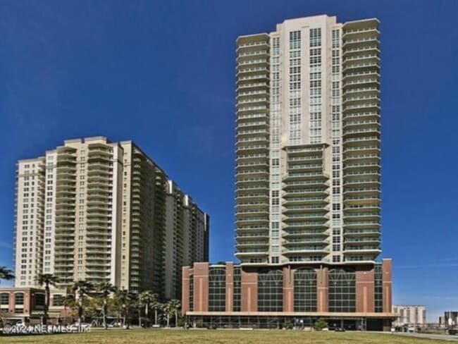 property at 1431 Riverplace Blvd