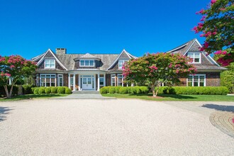 178 Bay Ln in Water Mill, NY - Foto de edificio - Building Photo