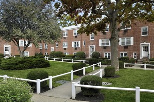 Maple Crest Apartments at East Rockaway