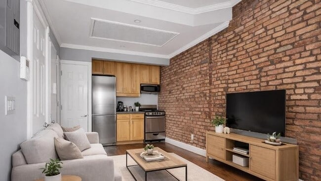 521 E 5th St, Unit 3B