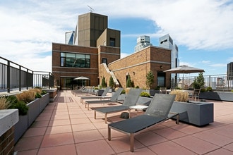 Symphony House in New York, NY - Foto de edificio - Other
