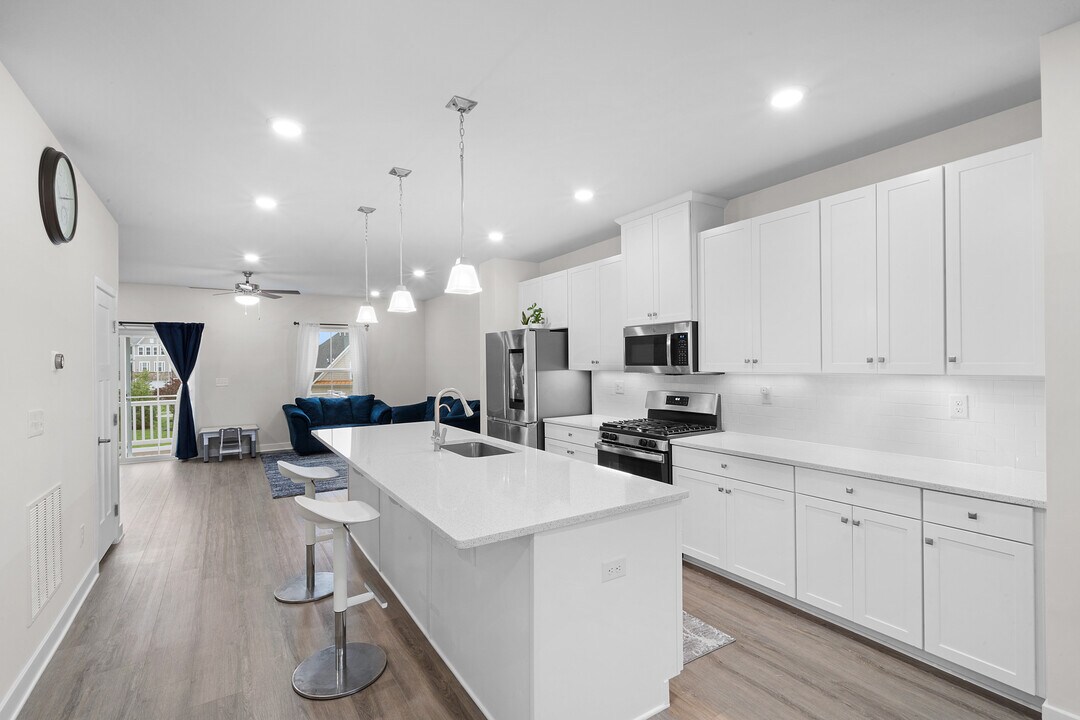 76 Swackhammer Way in Mt. Olive, NJ - Building Photo