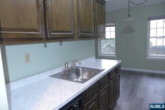 350 Maple Ave in Oradell, NJ - Building Photo - Building Photo