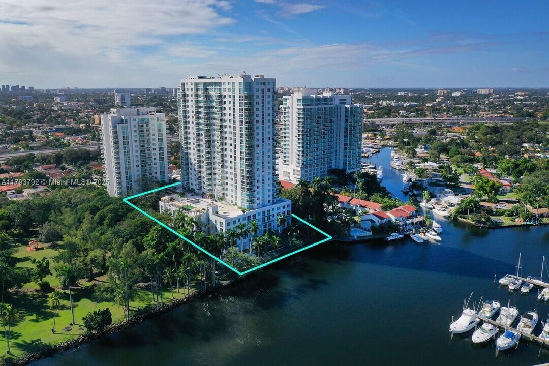 1861 NW S River Dr in Miami, FL - Building Photo