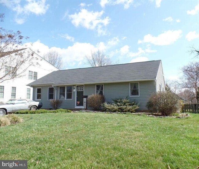 property at 1821 Pimmit Dr