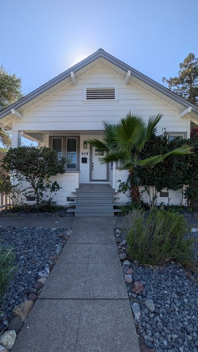 405 N Cloverdale Blvd in Cloverdale, CA - Building Photo - Building Photo