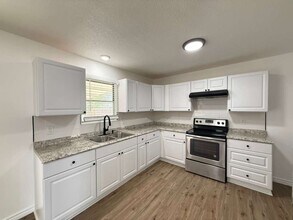 206 Covina Ave in San Antonio, TX - Foto de edificio - Building Photo