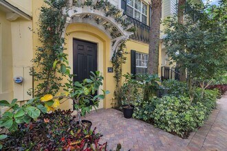 341 S Bromeliad in West Palm Beach, FL - Building Photo - Building Photo