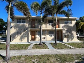 800 Douglass Ave in West Palm Beach, FL - Building Photo