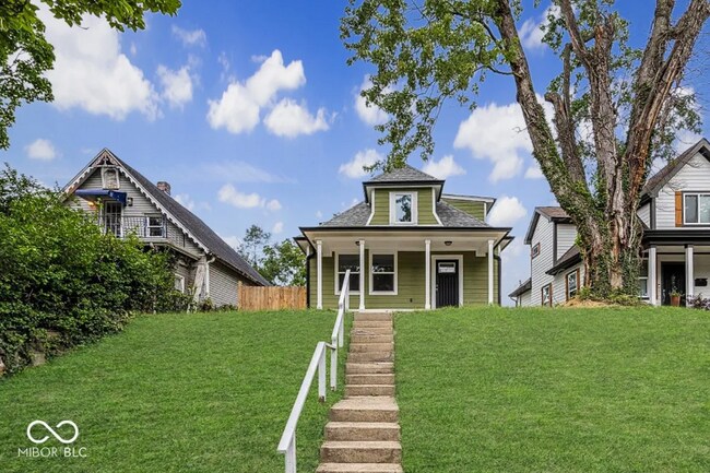 property at 1338 N Parker Ave