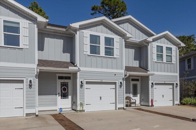 property at 40 Sandhill Pines Dr