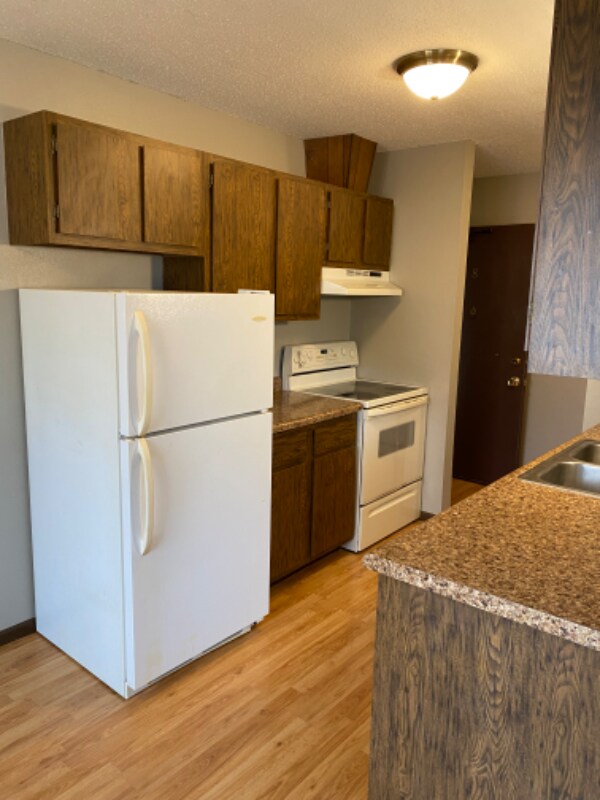 501 W 8th Ave in Webster, SD - Building Photo - Building Photo