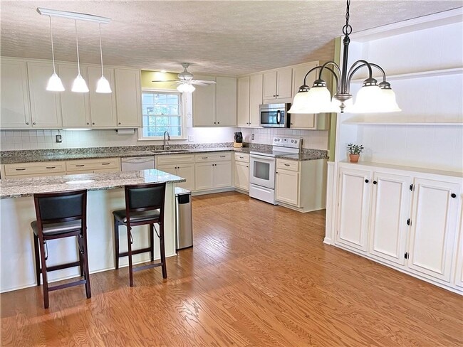 641 Hood Rd in Stockbridge, GA - Building Photo - Building Photo