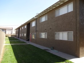 Panorama Terrace in Bakersfield, CA - Building Photo - Building Photo