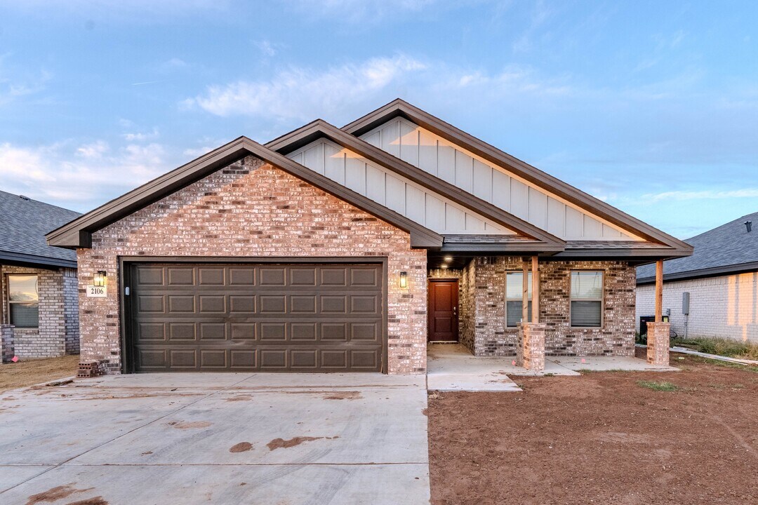 2106 88th St in Lubbock, TX - Building Photo