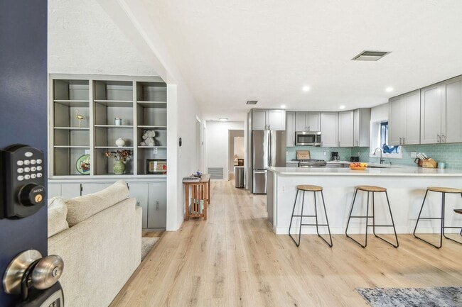 4535 33rd Ave N in St. Petersburg, FL - Building Photo - Building Photo