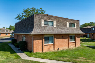 Aries Court in Columbus, OH - Building Photo - Building Photo