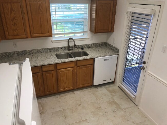 5300 Keller Springs Rd, Unit 2023 in Dallas, TX - Building Photo - Building Photo
