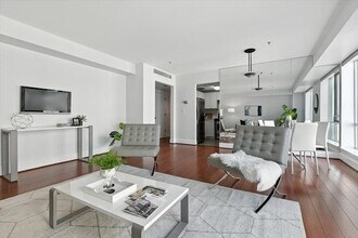 197 8th St, Unit 501 in Boston, MA - Foto de edificio - Building Photo