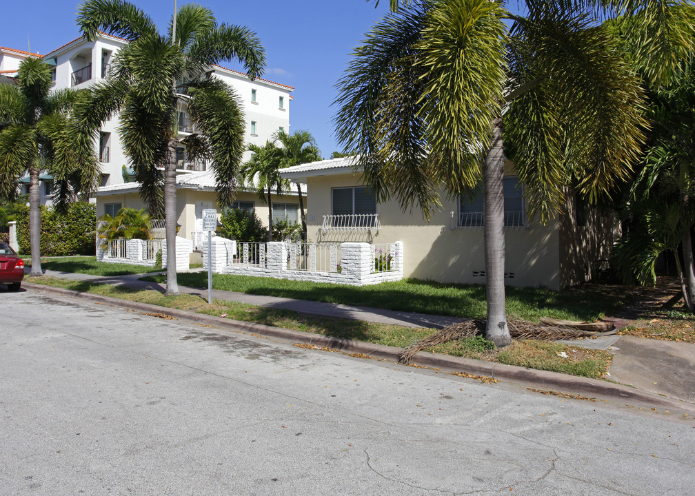 325 Majorca Ave in Coral Gables, FL - Foto de edificio