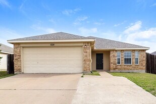 1024 Stockton Dr in Burleson, TX - Building Photo