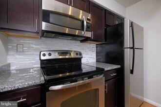1109 Castle Harbor Way in Glen Burnie, MD - Building Photo - Building Photo