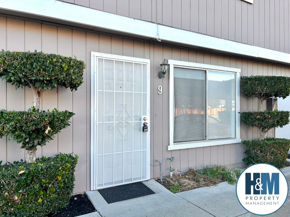805 South St in Hollister, CA - Building Photo