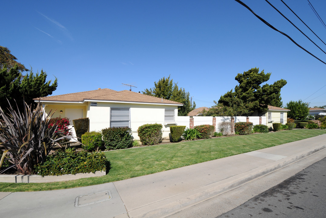 302 N Batavia St in Orange, CA - Building Photo