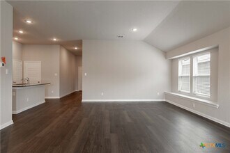 1120 Eagle Xing in Seguin, TX - Building Photo - Building Photo