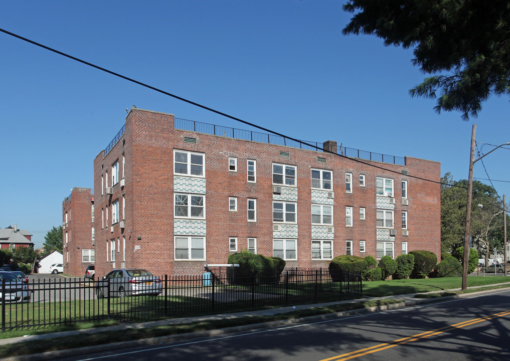 Phillips House Apartments in Hempstead, NY - Foto de edificio