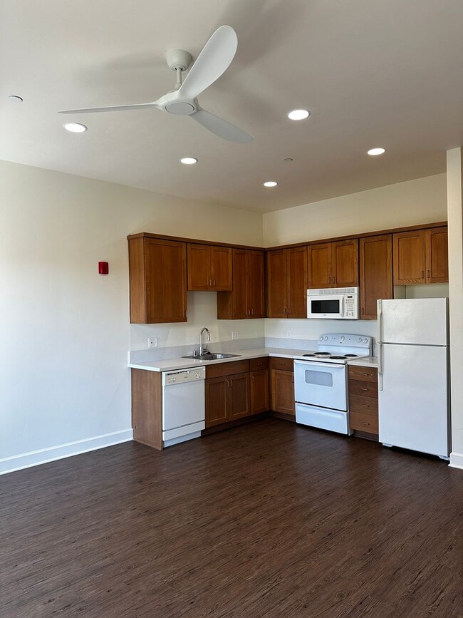 Roundhouse Place in San Luis Obispo, CA - Foto de edificio - Interior Photo