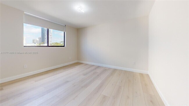 17878 N Bay Rd in Sunny Isles Beach, FL - Building Photo - Building Photo