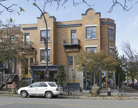 251-261 Laurier O in Montréal, QC - Building Photo - Building Photo