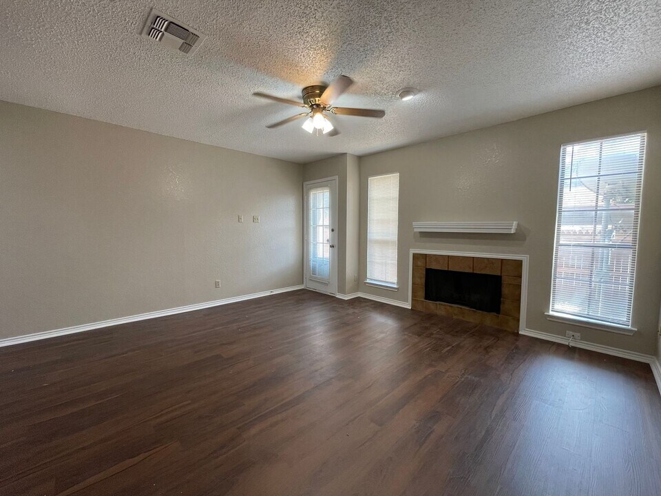 7427 Kingswood Dr in Fort Worth, TX - Building Photo
