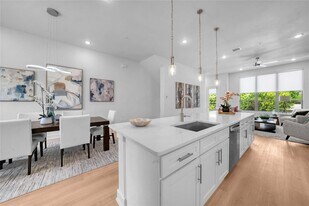 13351 Goodland St in Dallas, TX - Building Photo