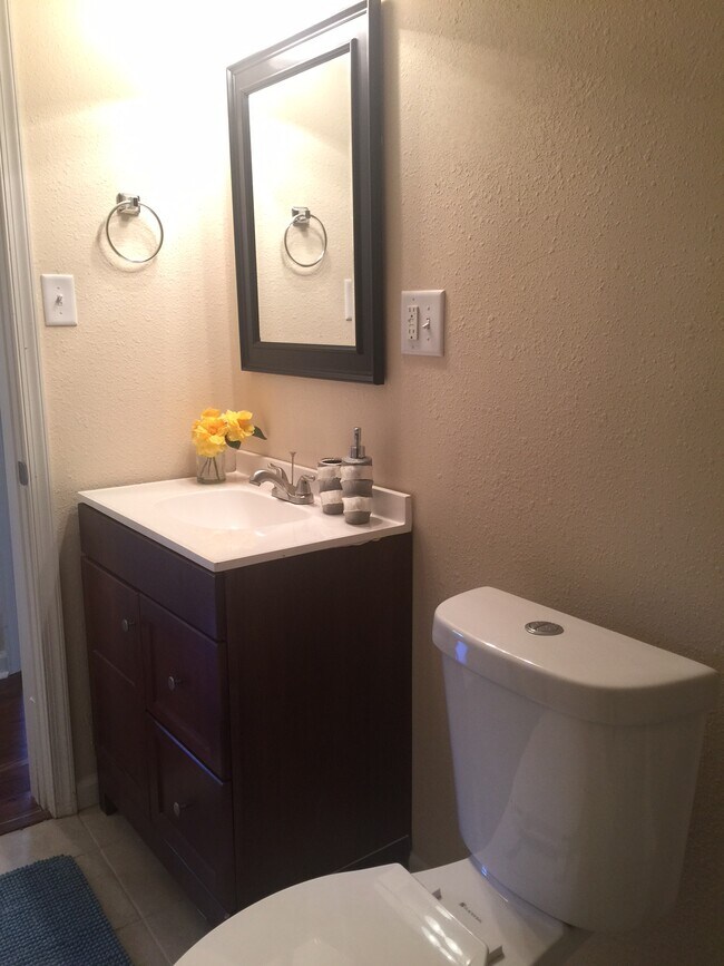 708 W 36th St, Unit 1 in Norfolk, VA - Building Photo - Building Photo