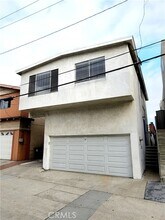 326 10th Pl in Manhattan Beach, CA - Building Photo - Building Photo